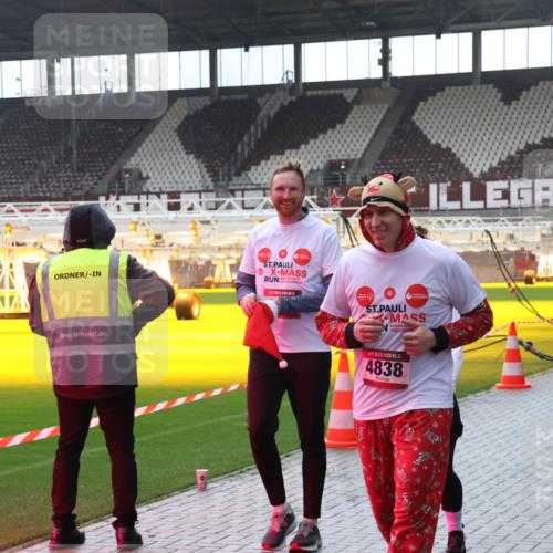 07.12.2025 - St. Pauli X-Mass-Run No. 15 Luisa Fischer http://msf.ph/oto/9384416 07.12.2025 11:29:46 Ziel 5, 5, 4838, 861, 1759, 2189, 2190, 2213, 2285, 2500, 2522, 2676, 2701, 2702, 2882, 3143, 3144, 3146, 3235, 3236, 4392, 4432, 4452 meine-sportfotos.de