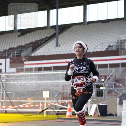 07.12.2025 - St. Pauli X-Mass-Run No. 15 Patografie http://msf.ph/oto/9384417 07.12.2025 10:27:24 Ziel 1312, 1317, 2677, 3154, 3571, 3706, 3707, 3714, 3715, 3722, 3723, 3793, 4435 meine-sportfotos.de