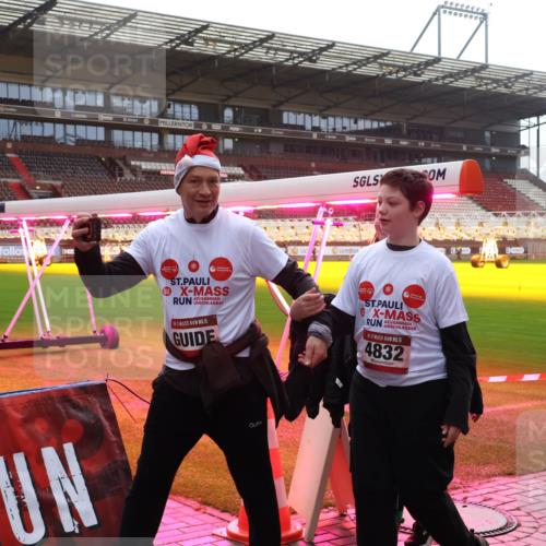 07.12.2025 - St. Pauli X-Mass-Run No. 15 Luisa Fischer http://msf.ph/oto/9384423 07.12.2025 11:29:48 Ziel 15, 15, 4832, 861, 1759, 2189, 2190, 2213, 2285, 2500, 2522, 2676, 2701, 2702, 2882, 3143, 3144, 3146, 3235, 3236, 4392, 4432, 4452 meine-sportfotos.de