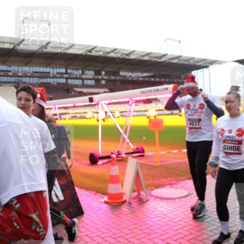 07.12.2025 - St. Pauli X-Mass-Run No. 15 Luisa Fischer http://msf.ph/oto/9384433 07.12.2025 11:29:50 Ziel 4837, 859, 861, 882, 1759, 1922, 1924, 1925, 2213, 2285, 2500, 2522, 2676, 2701, 2702, 2882, 3143, 3144, 3146, 3235, 3236, 4392, 4432, 4452 meine-sportfotos.de