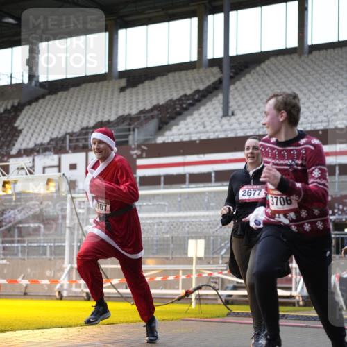 07.12.2025 - St. Pauli X-Mass-Run No. 15 Patografie http://msf.ph/oto/9384436 07.12.2025 10:27:28 Ziel 175, 2677, 3154, 3156, 3571, 3706, 3707, 3714, 3715, 3722, 3723, 3793, 4435 meine-sportfotos.de