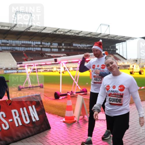 07.12.2025 - St. Pauli X-Mass-Run No. 15 Luisa Fischer http://msf.ph/oto/9384437 07.12.2025 11:29:51 Ziel 15, 4837, 859, 861, 882, 1759, 1922, 1924, 1925, 2213, 2285, 2500, 2522, 2676, 2701, 2702, 2882, 3143, 3144, 3146, 3235, 3236, 4392, 4432, 4452, 4651 meine-sportfotos.de
