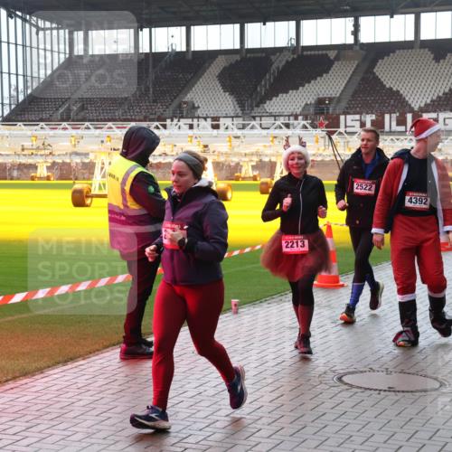 07.12.2025 - St. Pauli X-Mass-Run No. 15 Luisa Fischer http://msf.ph/oto/9384443 07.12.2025 11:29:54 Ziel 2213, 2522, 861, 4432, 4392, 859, 861, 882, 1759, 1922, 1924, 1925, 2213, 2285, 2500, 2522, 2676, 2701, 2702, 2838, 2840, 2882, 3143, 3144, 3146, 3235, 3236, 4392, 4432, 4452, 4651 meine-sportfotos.de