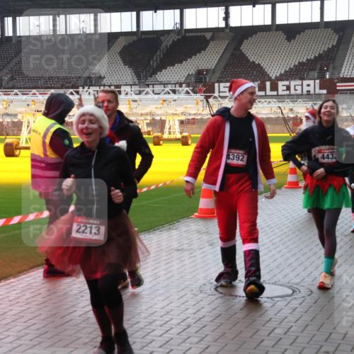 07.12.2025 - St. Pauli X-Mass-Run No. 15 Luisa Fischer http://msf.ph/oto/9384454 07.12.2025 11:29:55 Ziel 2213, 4392, 4432, 76, 2285, 859, 861, 882, 1759, 1922, 1924, 1925, 2213, 2285, 2500, 2522, 2676, 2701, 2702, 2838, 2840, 2882, 3143, 3144, 3146, 3235, 3236, 4392, 4432, 4452, 4651 meine-sportfotos.de