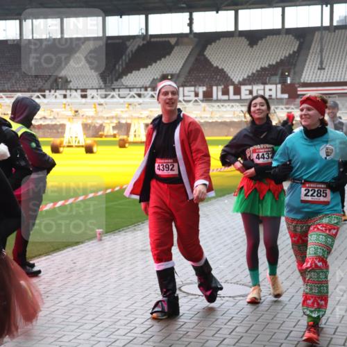 07.12.2025 - St. Pauli X-Mass-Run No. 15 Luisa Fischer http://msf.ph/oto/9384457 07.12.2025 11:29:56 Ziel 15, 2213, 4392, 4432, 2285, 702, 859, 861, 882, 1759, 1922, 1924, 1925, 2213, 2285, 2500, 2522, 2676, 2701, 2702, 2838, 2840, 2882, 3143, 3144, 3146, 3235, 3236, 4392, 4432, 4452, 4651 meine-sportfotos.de