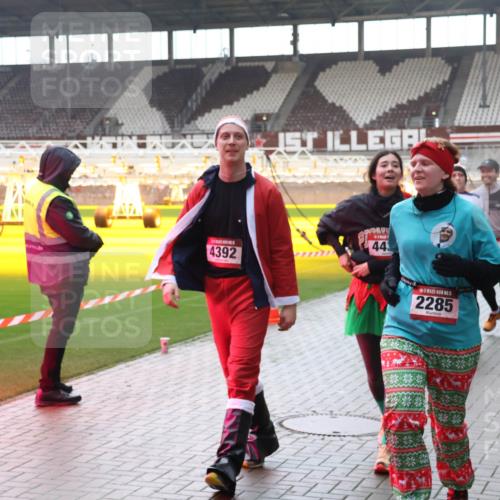 07.12.2025 - St. Pauli X-Mass-Run No. 15 Luisa Fischer http://msf.ph/oto/9384460 07.12.2025 11:29:56 Ziel 1, 15, 2522, 4392, 44, 2285, 270, 859, 861, 882, 1759, 1922, 1924, 1925, 2213, 2285, 2500, 2522, 2676, 2701, 2702, 2838, 2840, 2882, 3143, 3144, 3146, 3235, 3236, 4392, 4432, 4452, 4651 meine-sportfotos.de