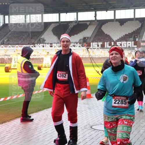 07.12.2025 - St. Pauli X-Mass-Run No. 15 Luisa Fischer http://msf.ph/oto/9384461 07.12.2025 11:29:57 Ziel 4392, 1, 15, 2285, 76, 270, 859, 861, 882, 1759, 1922, 1924, 1925, 2213, 2285, 2500, 2522, 2676, 2701, 2702, 2787, 2838, 2840, 2882, 3143, 3144, 3146, 3235, 3236, 4392, 4432, 4452, 4651, 4839 meine-sportfotos.de
