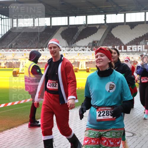 07.12.2025 - St. Pauli X-Mass-Run No. 15 Luisa Fischer http://msf.ph/oto/9384462 07.12.2025 11:29:57 Ziel 15, 4392, 15, 2285, 2676, 2003, 859, 861, 882, 1759, 1922, 1924, 1925, 2213, 2285, 2500, 2522, 2676, 2701, 2702, 2787, 2838, 2840, 2882, 3143, 3144, 3146, 3235, 3236, 4392, 4432, 4452, 4651, 4839 meine-sportfotos.de