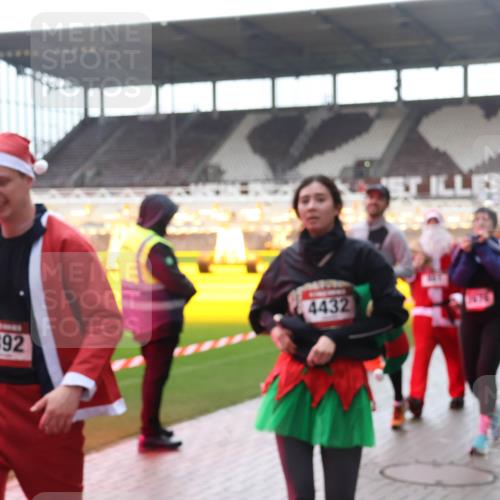 07.12.2025 - St. Pauli X-Mass-Run No. 15 Luisa Fischer http://msf.ph/oto/9384471 07.12.2025 11:29:58 Ziel 4392, 4432, 859, 861, 882, 1759, 1922, 1924, 1925, 2213, 2285, 2500, 2522, 2676, 2701, 2702, 2787, 2838, 2840, 2882, 3143, 3144, 3146, 3235, 3236, 4392, 4432, 4452, 4651, 4839 meine-sportfotos.de