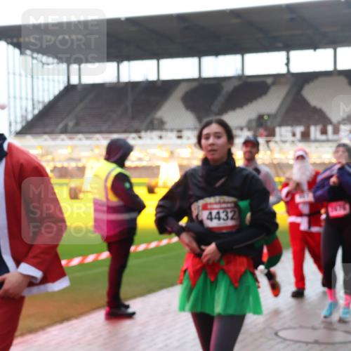 07.12.2025 - St. Pauli X-Mass-Run No. 15 Luisa Fischer http://msf.ph/oto/9384473 07.12.2025 11:29:58 Ziel 4392, 4432, 859, 861, 882, 1759, 1922, 1924, 1925, 2213, 2285, 2500, 2522, 2676, 2701, 2702, 2787, 2838, 2840, 2882, 3143, 3144, 3146, 3235, 3236, 4392, 4432, 4452, 4651, 4839 meine-sportfotos.de