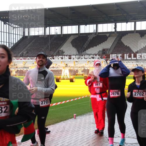 07.12.2025 - St. Pauli X-Mass-Run No. 15 Luisa Fischer http://msf.ph/oto/9384482 07.12.2025 11:29:59 Ziel 5, 4432, 2701, 861, 2676, 2702, 2882, 3146, 859, 861, 882, 1759, 1922, 1924, 1925, 2213, 2285, 2500, 2522, 2676, 2701, 2702, 2787, 2838, 2840, 2882, 3143, 3144, 3146, 3235, 3236, 4392, 4432, 4452, 4651, 4839 meine-sportfotos.de