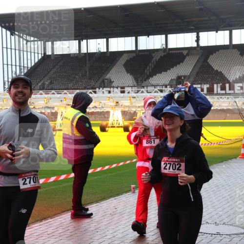 07.12.2025 - St. Pauli X-Mass-Run No. 15 Luisa Fischer http://msf.ph/oto/9384486 07.12.2025 11:30:00 Ziel 2701, 861, 15, 2702, 2882, 3146, 859, 861, 882, 1759, 1922, 1924, 1925, 2213, 2285, 2500, 2522, 2676, 2701, 2702, 2787, 2838, 2840, 2882, 3143, 3144, 3146, 3235, 3236, 4392, 4432, 4452, 4651, 4839 meine-sportfotos.de