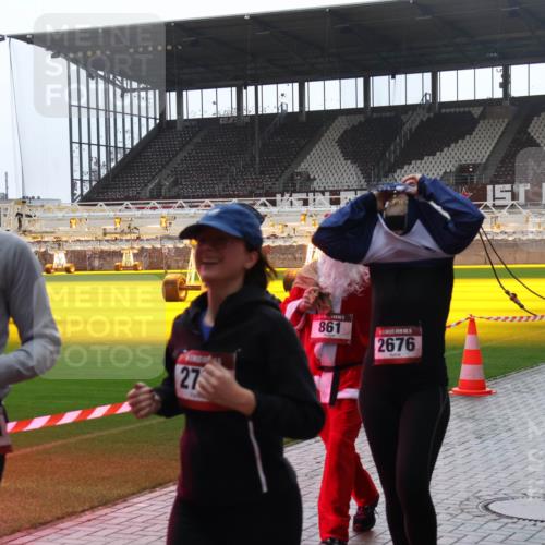 07.12.2025 - St. Pauli X-Mass-Run No. 15 Luisa Fischer http://msf.ph/oto/9384489 07.12.2025 11:30:01 Ziel 2701, 27, 861, 2676, 2882, 859, 861, 882, 1759, 1922, 1924, 1925, 2213, 2285, 2500, 2522, 2676, 2701, 2702, 2787, 2838, 2840, 2882, 3143, 3144, 3146, 3235, 3236, 4392, 4432, 4452, 4651, 4839 meine-sportfotos.de