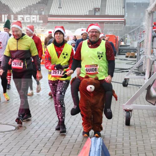 07.12.2025 - St. Pauli X-Mass-Run No. 15 Luisa Fischer http://msf.ph/oto/9384494 07.12.2025 10:15:30 Ziel 2564, 2618, 2617, 9, 50, 308, 431, 436, 438, 762, 1180, 1183, 1363, 1867, 1869, 1873, 1885, 2666, 2667, 2668, 2883, 2891, 3103, 3481, 3565, 3741, 4001, 4004, 4494, 4536 meine-sportfotos.de