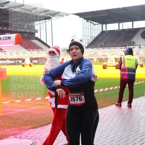 07.12.2025 - St. Pauli X-Mass-Run No. 15 Luisa Fischer http://msf.ph/oto/9384497 07.12.2025 11:30:03 Ziel 15, 2676, 2882, 859, 861, 882, 1759, 1922, 1924, 1925, 2213, 2285, 2500, 2522, 2676, 2701, 2702, 2787, 2838, 2840, 2882, 3143, 3144, 3146, 3235, 3236, 4392, 4432, 4452, 4651, 4839 meine-sportfotos.de