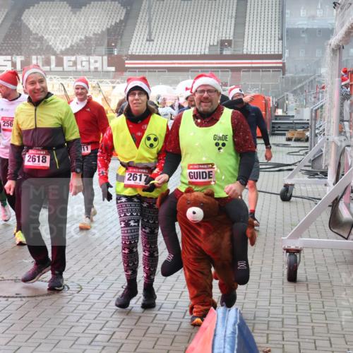 07.12.2025 - St. Pauli X-Mass-Run No. 15 Luisa Fischer http://msf.ph/oto/9384498 07.12.2025 10:15:30 Ziel 256, 8, 2618, 11, 2617, 50, 308, 431, 436, 438, 762, 1180, 1183, 1363, 1867, 1869, 1873, 1885, 2666, 2667, 2668, 2883, 2891, 3103, 3481, 3565, 3741, 4001, 4004, 4494, 4536 meine-sportfotos.de