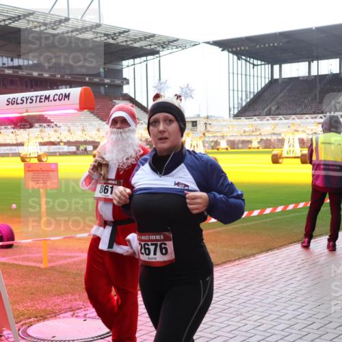 07.12.2025 - St. Pauli X-Mass-Run No. 15 Luisa Fischer http://msf.ph/oto/9384501 07.12.2025 11:30:03 Ziel 4, 861, 15, 2676, 2882, 859, 861, 882, 1759, 1922, 1924, 1925, 2213, 2285, 2500, 2522, 2676, 2701, 2702, 2787, 2838, 2840, 2882, 3143, 3144, 3146, 3235, 3236, 4392, 4432, 4452, 4651, 4839 meine-sportfotos.de