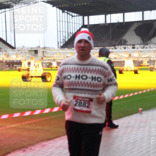 07.12.2025 - St. Pauli X-Mass-Run No. 15 Luisa Fischer http://msf.ph/oto/9384518 07.12.2025 11:30:05 Ziel 2882, 859, 861, 882, 1759, 1922, 1924, 1925, 1941, 2213, 2285, 2500, 2522, 2676, 2701, 2702, 2787, 2838, 2840, 2882, 3143, 3144, 3146, 3235, 3236, 3303, 4392, 4432, 4452, 4651, 4839 meine-sportfotos.de