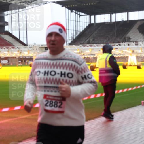 07.12.2025 - St. Pauli X-Mass-Run No. 15 Luisa Fischer http://msf.ph/oto/9384519 07.12.2025 11:30:05 Ziel 2882, 859, 861, 882, 1759, 1922, 1924, 1925, 1941, 2213, 2285, 2500, 2522, 2676, 2701, 2702, 2787, 2838, 2840, 2882, 3143, 3144, 3146, 3235, 3236, 3303, 4392, 4432, 4452, 4651, 4839 meine-sportfotos.de
