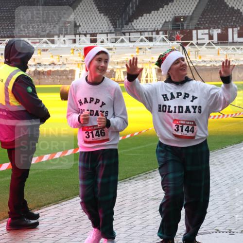 07.12.2025 - St. Pauli X-Mass-Run No. 15 Luisa Fischer http://msf.ph/oto/9384527 07.12.2025 11:30:06 Ziel 3146, 15, 3144, 859, 861, 882, 1759, 1922, 1924, 1925, 1941, 2213, 2285, 2500, 2522, 2676, 2701, 2702, 2787, 2838, 2840, 2882, 3143, 3144, 3146, 3235, 3236, 3303, 4392, 4432, 4452, 4651, 4839 meine-sportfotos.de