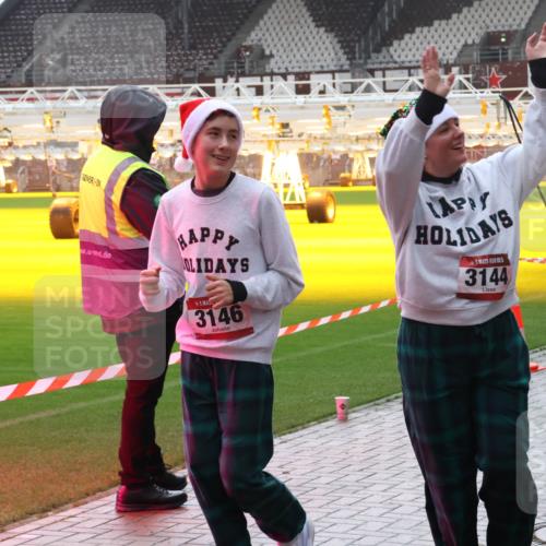 07.12.2025 - St. Pauli X-Mass-Run No. 15 Luisa Fischer http://msf.ph/oto/9384528 07.12.2025 11:30:06 Ziel 3144, 3146, 859, 861, 882, 1759, 1922, 1924, 1925, 1941, 2213, 2285, 2500, 2522, 2676, 2701, 2702, 2787, 2838, 2840, 2882, 3143, 3144, 3146, 3235, 3236, 3303, 4392, 4432, 4452, 4651, 4839 meine-sportfotos.de