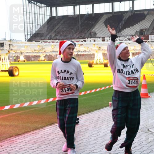 07.12.2025 - St. Pauli X-Mass-Run No. 15 Luisa Fischer http://msf.ph/oto/9384530 07.12.2025 11:30:07 Ziel 3146, 3144, 859, 861, 882, 1759, 1922, 1924, 1925, 1941, 2213, 2285, 2500, 2522, 2676, 2701, 2702, 2787, 2838, 2840, 2882, 3143, 3144, 3146, 3303, 4392, 4432, 4452, 4651, 4839 meine-sportfotos.de