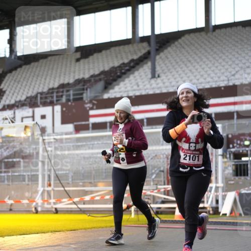 07.12.2025 - St. Pauli X-Mass-Run No. 15 Patografie http://msf.ph/oto/9384531 07.12.2025 10:27:40 Ziel 175, 2060, 2101, 2188, 2677, 3154, 3156, 3458, 3706, 3707, 3713, 4383, 4462, 4463, 4515, 4516 meine-sportfotos.de