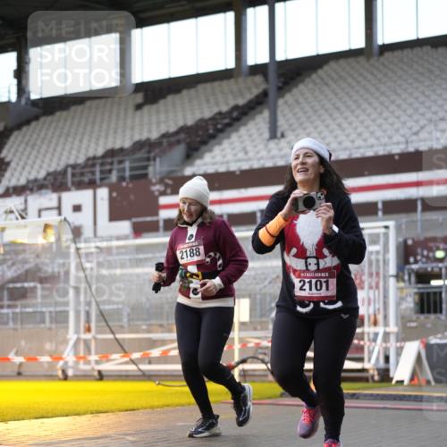 07.12.2025 - St. Pauli X-Mass-Run No. 15 Patografie http://msf.ph/oto/9384535 07.12.2025 10:27:40 Ziel 175, 2060, 2101, 2188, 2677, 3154, 3156, 3458, 3706, 3707, 3713, 4383, 4462, 4463, 4515, 4516 meine-sportfotos.de