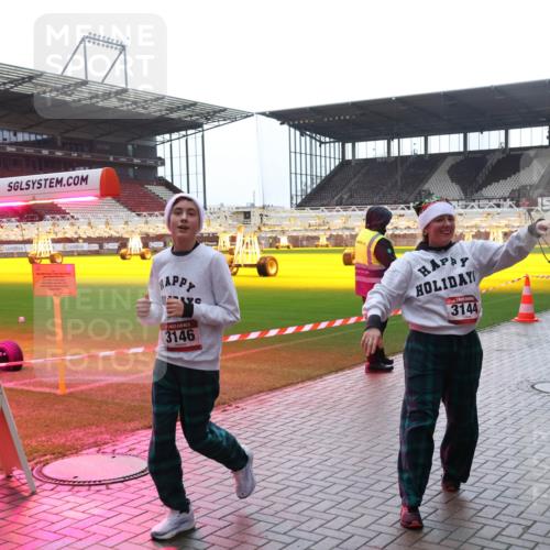 07.12.2025 - St. Pauli X-Mass-Run No. 15 Luisa Fischer http://msf.ph/oto/9384536 07.12.2025 11:30:08 Ziel 3146, 3144, 2189, 219, 859, 861, 882, 1759, 1922, 1924, 1925, 1941, 2213, 2285, 2500, 2522, 2676, 2701, 2702, 2787, 2838, 2840, 2882, 3143, 3144, 3146, 3303, 4392, 4432, 4452, 4651, 4839 meine-sportfotos.de