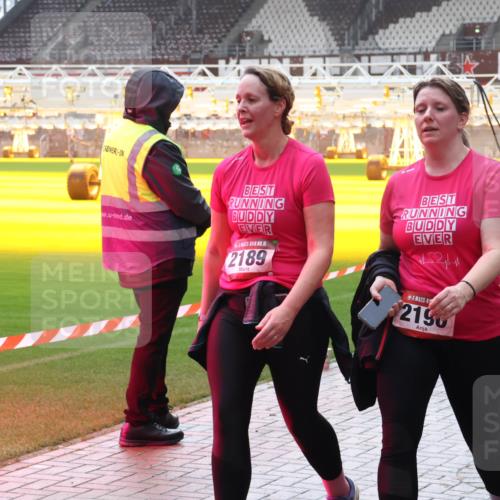 07.12.2025 - St. Pauli X-Mass-Run No. 15 Luisa Fischer http://msf.ph/oto/9384537 07.12.2025 11:30:12 Ziel 15, 2189, 2190, 859, 882, 1759, 1922, 1924, 1925, 1941, 2213, 2285, 2500, 2522, 2701, 2702, 2787, 2838, 2840, 2882, 3143, 3144, 3146, 3303, 4651, 4839 meine-sportfotos.de