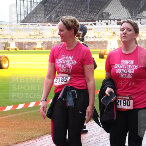 07.12.2025 - St. Pauli X-Mass-Run No. 15 Luisa Fischer http://msf.ph/oto/9384541 07.12.2025 11:30:13 Ziel 15, 2189, 4524, 15, 2190, 859, 882, 1759, 1922, 1924, 1925, 1941, 2213, 2500, 2522, 2701, 2702, 2787, 2838, 2840, 2882, 3143, 3144, 3146, 3303, 4651, 4839 meine-sportfotos.de