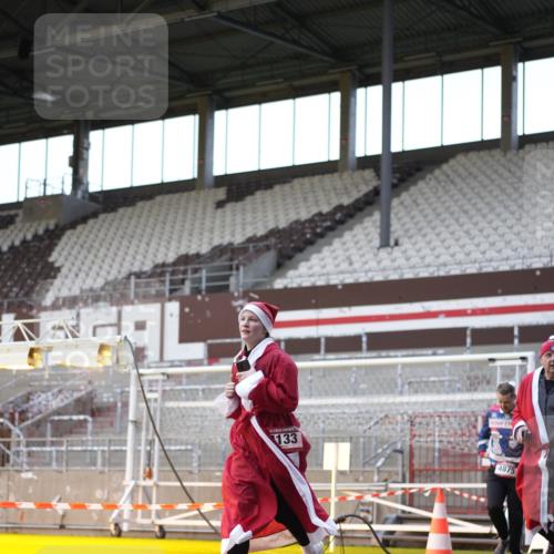 07.12.2025 - St. Pauli X-Mass-Run No. 15 Patografie http://msf.ph/oto/9384548 07.12.2025 10:27:47 Ziel 175, 1717, 2060, 2101, 2188, 3458, 3713, 4132, 4133, 4350, 4383, 4462, 4463, 4515, 4516, 4527, 4538, 4875 meine-sportfotos.de