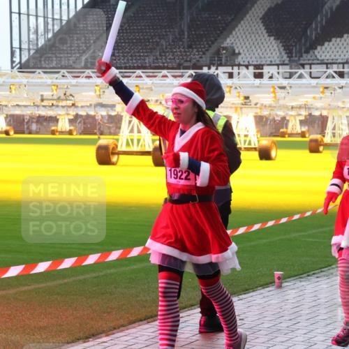 07.12.2025 - St. Pauli X-Mass-Run No. 15 Luisa Fischer http://msf.ph/oto/9384552 07.12.2025 11:30:17 Ziel 1922, 15, 1925, 15, 859, 882, 1759, 1922, 1924, 1925, 1941, 2213, 2500, 2522, 2701, 2702, 2705, 2787, 2838, 2840, 2882, 3143, 3144, 3146, 3303, 4651, 4839 meine-sportfotos.de