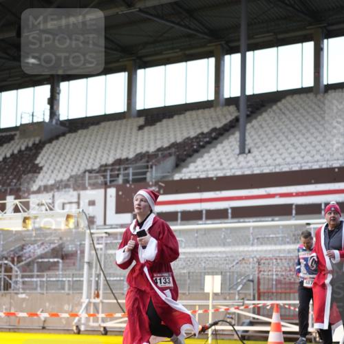 07.12.2025 - St. Pauli X-Mass-Run No. 15 Patografie http://msf.ph/oto/9384553 07.12.2025 10:27:47 Ziel 175, 1717, 2060, 2101, 2188, 3458, 3713, 4132, 4133, 4350, 4383, 4462, 4463, 4515, 4516, 4527, 4538, 4875 meine-sportfotos.de