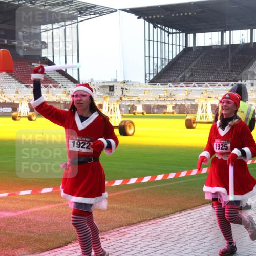 07.12.2025 - St. Pauli X-Mass-Run No. 15 Luisa Fischer http://msf.ph/oto/9384558 07.12.2025 11:30:18 Ziel 0, 40, 15, 1922, 15, 1925, 859, 882, 1759, 1922, 1924, 1925, 1941, 2213, 2500, 2522, 2701, 2702, 2705, 2787, 2838, 2840, 2882, 3143, 3144, 3146, 3303, 4651, 4839 meine-sportfotos.de