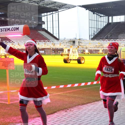 07.12.2025 - St. Pauli X-Mass-Run No. 15 Luisa Fischer http://msf.ph/oto/9384560 07.12.2025 11:30:19 Ziel 1922, 15, 1925, 859, 882, 1759, 1922, 1924, 1925, 1941, 2522, 2701, 2702, 2705, 2787, 2838, 2840, 2882, 3143, 3144, 3146, 3303, 4651, 4839 meine-sportfotos.de