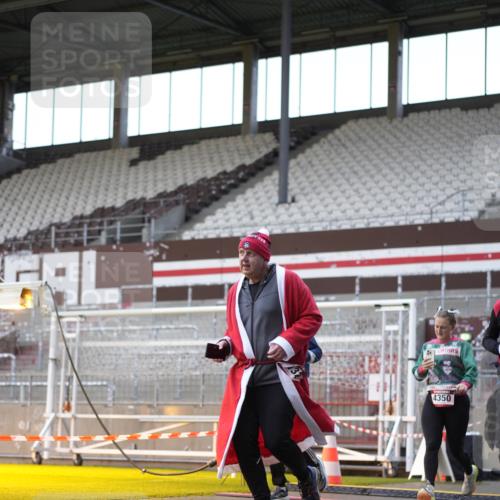 07.12.2025 - St. Pauli X-Mass-Run No. 15 Patografie http://msf.ph/oto/9384561 07.12.2025 10:27:48 Ziel 1717, 2060, 2101, 2188, 3458, 3713, 4132, 4133, 4350, 4383, 4453, 4454, 4462, 4463, 4515, 4516, 4527, 4538, 4875 meine-sportfotos.de