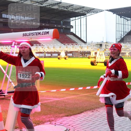 07.12.2025 - St. Pauli X-Mass-Run No. 15 Luisa Fischer http://msf.ph/oto/9384562 07.12.2025 11:30:19 Ziel 15, 1922, 859, 882, 1759, 1922, 1924, 1925, 1941, 2522, 2701, 2702, 2705, 2787, 2838, 2840, 2882, 3143, 3144, 3146, 3303, 4651, 4839 meine-sportfotos.de