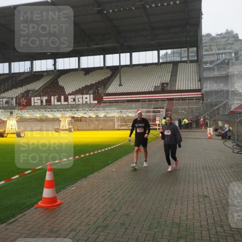 07.12.2025 - St. Pauli X-Mass-Run No. 15 Fabian Wolf http://msf.ph/oto/9384564 07.12.2025 10:12:11 Ziel 756, 1389, 1526, 1833, 2177, 3870, 4658 meine-sportfotos.de