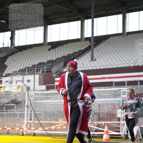 07.12.2025 - St. Pauli X-Mass-Run No. 15 Patografie http://msf.ph/oto/9384571 07.12.2025 10:27:48 Ziel 1717, 2060, 2101, 2188, 3458, 3713, 4132, 4133, 4350, 4383, 4453, 4454, 4462, 4463, 4515, 4516, 4527, 4538, 4875 meine-sportfotos.de