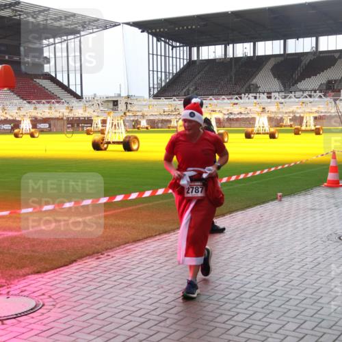 07.12.2025 - St. Pauli X-Mass-Run No. 15 Luisa Fischer http://msf.ph/oto/9384582 07.12.2025 11:30:29 Ziel 2787, 303, 1941, 859, 882, 1922, 1924, 1925, 1941, 2509, 2705, 2787, 2838, 2840, 2876, 3303, 4651, 4839 meine-sportfotos.de