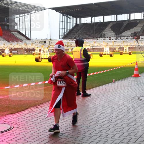 07.12.2025 - St. Pauli X-Mass-Run No. 15 Luisa Fischer http://msf.ph/oto/9384587 07.12.2025 11:30:30 Ziel 4, 0, 2787, 3303, 1941, 859, 882, 1922, 1924, 1925, 1941, 2509, 2705, 2787, 2838, 2840, 2876, 3303, 4651, 4839 meine-sportfotos.de