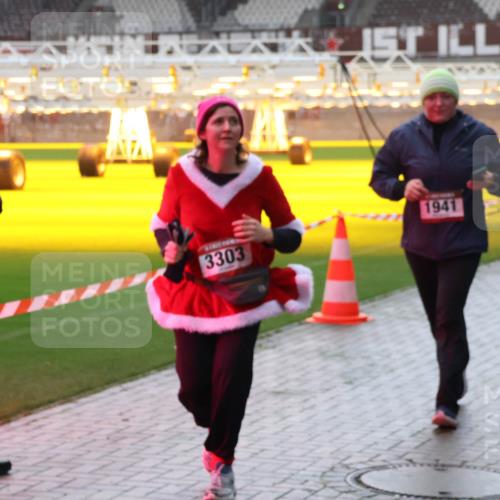 07.12.2025 - St. Pauli X-Mass-Run No. 15 Luisa Fischer http://msf.ph/oto/9384588 07.12.2025 11:30:32 Ziel 3303, 1941, 859, 882, 1922, 1924, 1925, 1941, 2020, 2509, 2705, 2787, 2838, 2840, 2876, 3303, 4651, 4839 meine-sportfotos.de