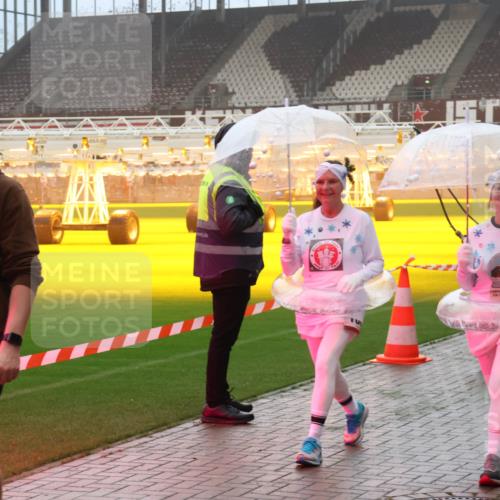 07.12.2025 - St. Pauli X-Mass-Run No. 15 Luisa Fischer http://msf.ph/oto/9384597 07.12.2025 10:15:42 Ziel 3481, 308, 431, 436, 438, 762, 1180, 1183, 1363, 1867, 1869, 1873, 1885, 2666, 2667, 2668, 2745, 2883, 2891, 3053, 3103, 3741, 4001, 4004, 4494, 4536 meine-sportfotos.de