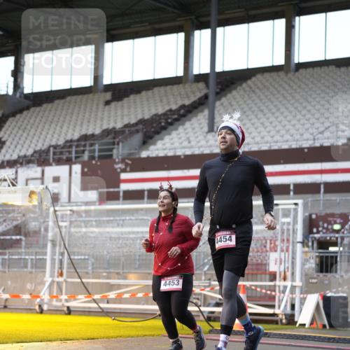 07.12.2025 - St. Pauli X-Mass-Run No. 15 Patografie http://msf.ph/oto/9384600 07.12.2025 10:27:53 Ziel 1717, 1742, 1745, 2101, 2188, 3713, 3879, 3881, 3883, 4065, 4132, 4133, 4189, 4350, 4453, 4454, 4462, 4463, 4527, 4538, 4875 meine-sportfotos.de