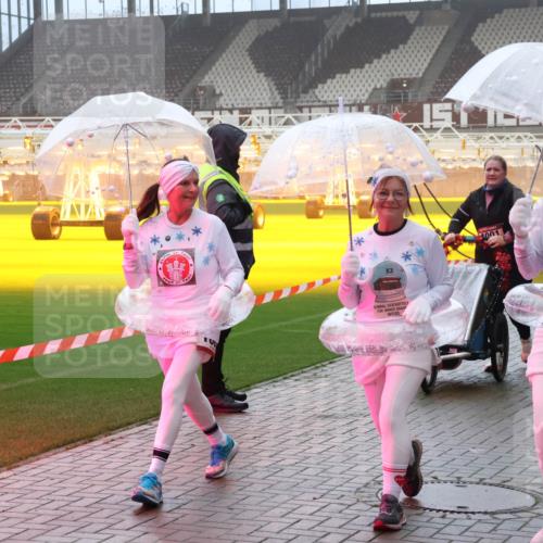 07.12.2025 - St. Pauli X-Mass-Run No. 15 Luisa Fischer http://msf.ph/oto/9384603 07.12.2025 10:15:43 Ziel 2001, 308, 431, 436, 438, 762, 1180, 1183, 1363, 1867, 1869, 1873, 1885, 2666, 2667, 2668, 2745, 2883, 2891, 3053, 3103, 3741, 4001, 4004, 4494, 4536 meine-sportfotos.de
