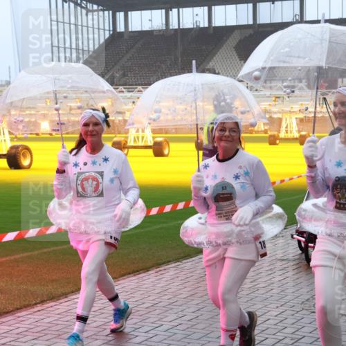 07.12.2025 - St. Pauli X-Mass-Run No. 15 Luisa Fischer http://msf.ph/oto/9384608 07.12.2025 10:15:44 Ziel 4004, 308, 431, 436, 438, 762, 1180, 1183, 1363, 1867, 1869, 1873, 1885, 2666, 2667, 2668, 2745, 2883, 2891, 3053, 3103, 3741, 4001, 4004, 4455, 4494, 4536 meine-sportfotos.de