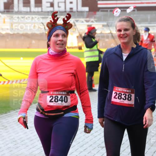 07.12.2025 - St. Pauli X-Mass-Run No. 15 Luisa Fischer http://msf.ph/oto/9384623 07.12.2025 11:30:37 Ziel 15, 2840, 15, 2838, 4651, 859, 882, 1922, 1924, 1925, 1941, 2020, 2509, 2705, 2787, 2838, 2840, 2876, 3303, 4651, 4839 meine-sportfotos.de