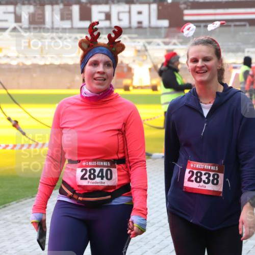 07.12.2025 - St. Pauli X-Mass-Run No. 15 Luisa Fischer http://msf.ph/oto/9384625 07.12.2025 11:30:37 Ziel 15, 2840, 15, 2838, 465, 859, 882, 1922, 1924, 1925, 1941, 2020, 2509, 2705, 2787, 2838, 2840, 2876, 3303, 4651, 4839 meine-sportfotos.de