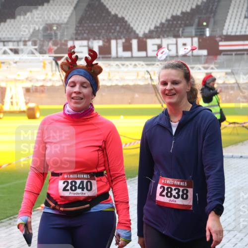 07.12.2025 - St. Pauli X-Mass-Run No. 15 Luisa Fischer http://msf.ph/oto/9384631 07.12.2025 11:30:38 Ziel 15, 2840, 15, 2838, 882, 1922, 1925, 1941, 2020, 2509, 2705, 2787, 2838, 2840, 2876, 3303, 4651, 4839 meine-sportfotos.de